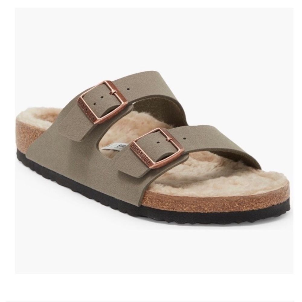 NWT!!  BIRKENSTOCK Arizona Shearling Sandal in beautiful sandcastle color!!